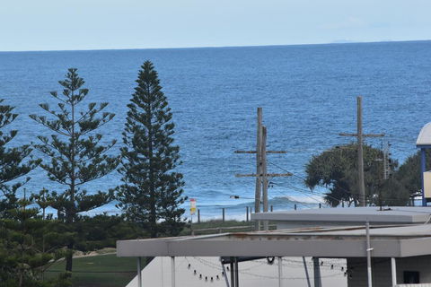 NEW UPMARKET COMFORTABLE 2 Bed, 2 Bath, OCEAN VIEWS, 250m To BUDDINA BEACH! - Darwin Holiday 2