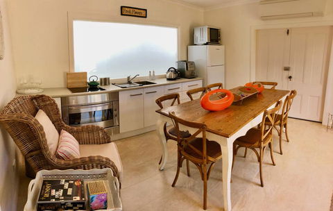 NEW: Tranquil Retreat -The Barn House Ingleside, Northern Beaches - Darwin Holiday 2