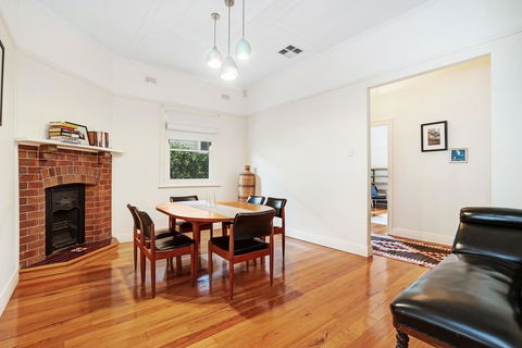 Newcastle Executive Homes - Cooks Hill Cottage - Darwin Holiday 2