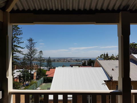 Newcastle Short Stay Apartments - Vista Apartment - Darwin Holiday 0
