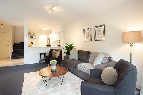 Newly-furnished 2-Bed Apartment With Gym And Pool - Darwin Holiday 2