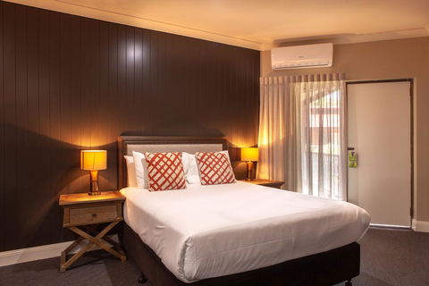 Nightcap At Archer Hotel - Darwin Holiday 0
