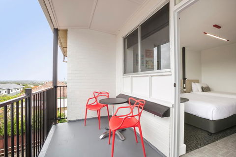 Nightcap At Camp Hill Hotel - Darwin Holiday 2