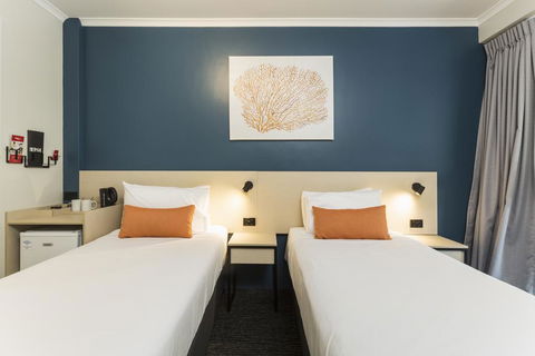 Nightcap At Edge Hill Tavern - Darwin Holiday 1