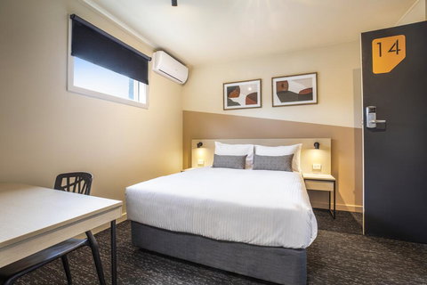 Nightcap At Manhattan Hotel - Darwin Holiday 3