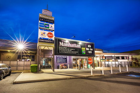 Nightcap At Manhattan Hotel - Darwin Holiday 1