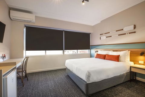 Nightcap At Ocean Beach Hotel - Darwin Holiday 0