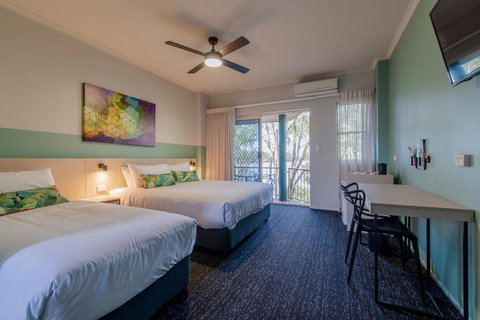 Nightcap At Waterfront Hotel - Darwin Holiday 1