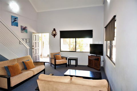 Ningaloo Breeze Villa 8 - 3 Bedroom Fully Self-Contained Holiday Accommodation - Darwin Holiday 3