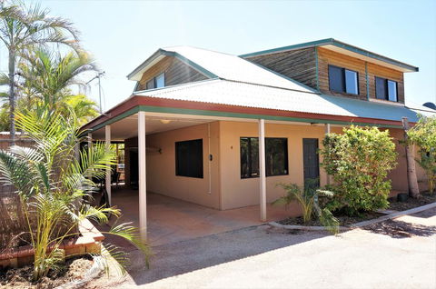 Ningaloo Breeze Villa 8 - 3 Bedroom Fully Self-Contained Holiday Accommodation - Darwin Holiday 0