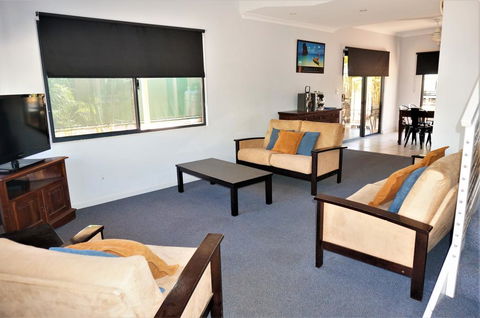 Ningaloo Breeze Villa 8 - 3 Bedroom Fully Self-Contained Holiday Accommodation - Darwin Holiday 1