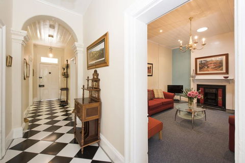 Ningana Heritage Houses - Darwin Holiday 1