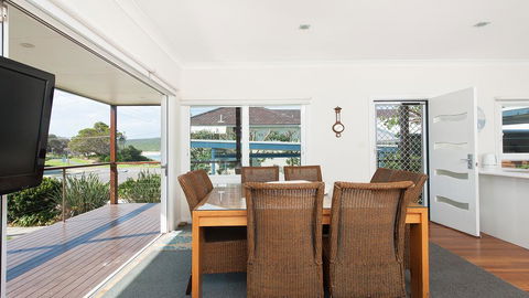 No. 1 Fingal Bay Beach House - The Little Abode - Darwin Holiday 1