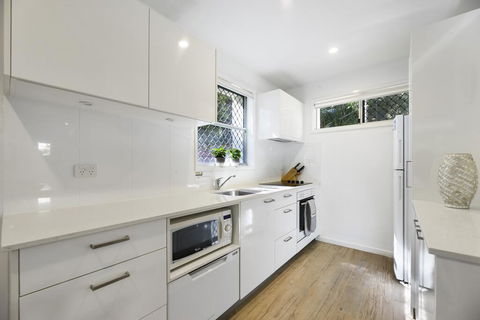 Noosa Heads Beach Comfort - Unit 3 Yaringa, 29 Noosa Drive - Darwin Holiday 3