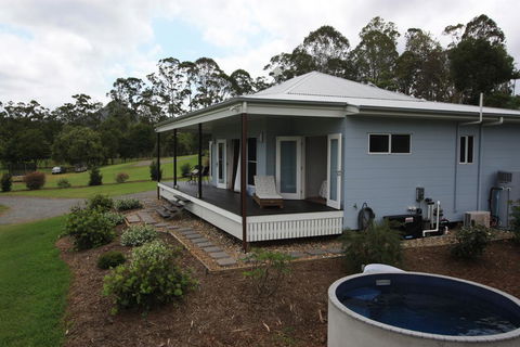Noosa Hinterland Country Cottage 'Tru-Blu' - Darwin Holiday 2