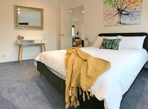 NOR'EAST Beaumaris - Darwin Holiday 1