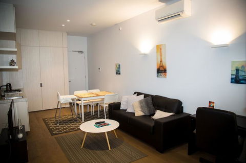 North Melbourne Getaway - Close To CBD - Darwin Holiday 1