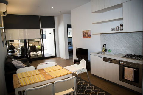 North Melbourne Getaway - Close To CBD - Darwin Holiday 2