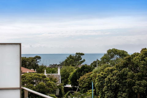 NORTH POINT RETREAT - MORNINGTON - Darwin Holiday 2