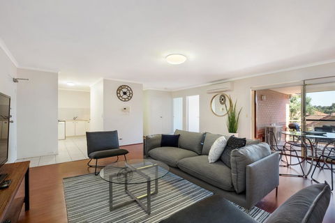 North Ryde Self Contained 2 Bed Apartment (37CULL) - Darwin Holiday 1