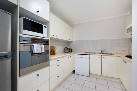 North Ryde Self Contained 2 Bed Apartment (37CULL) - Darwin Holiday 3
