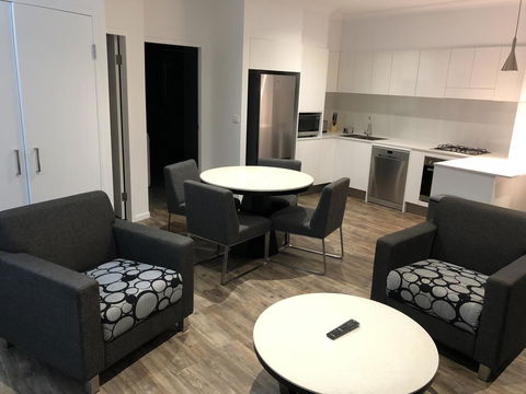 Nouveau On Young - Darwin Holiday 2