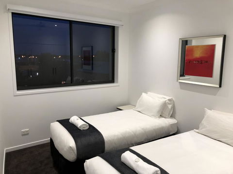 Nouveau On Young - Darwin Holiday 3