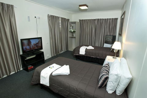 O'Sheas Windsor Hotel - Darwin Holiday 0