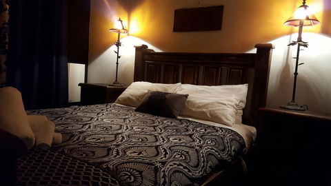 Oak & Barrel / 7 Twynam Street - Darwin Holiday 1