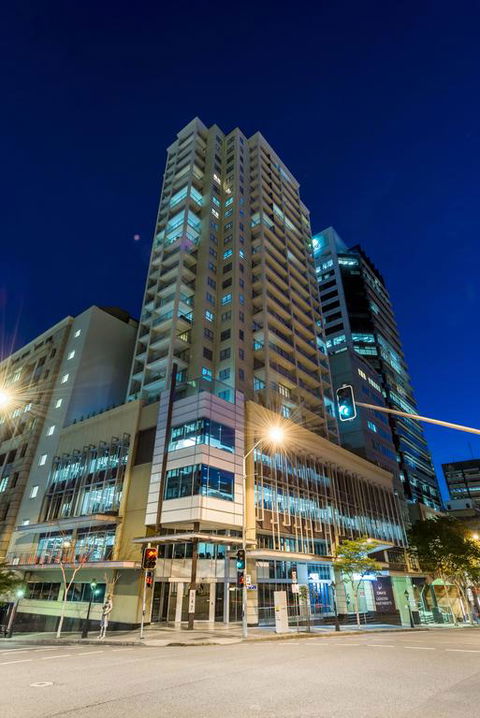 Oaks Brisbane Lexicon Suites - Darwin Holiday 3