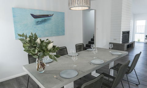 OCEAN & EARTH - Darwin Holiday 1