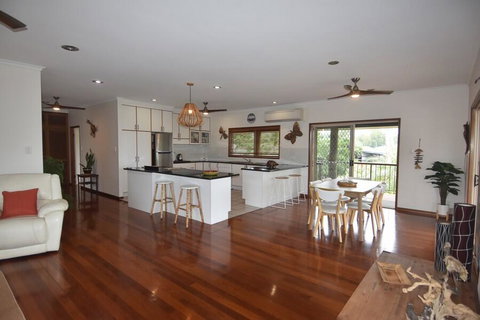 Ocean Breeze - Darwin Holiday 2