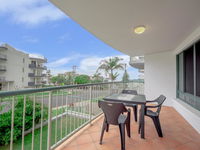 Ocean Crest Unit 4 22 Warne Tce