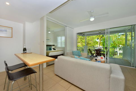 Ocean Sounds 2 Bedroom Apartment - Darwin Holiday 1
