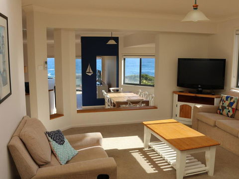 Ocean Views' 4 Ocean Street - Air Conditioned Luxury With Beautiful Ocean Views - Darwin Holiday 2