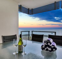 Oceana Darwin Central Oceanfront 3 bedroom 2 Lounge Room Pool Gym Tennis Court Sleeps 9 - Darwin Holiday