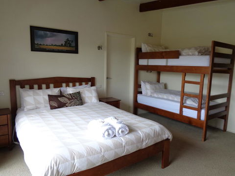 Off Mountain Accommodation - Darwin Holiday 2