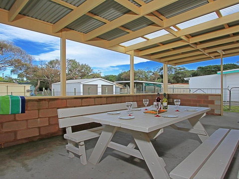 Ohio - One Street Back From Beach Access - Darwin Holiday 0