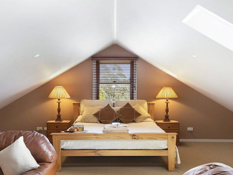 Old Mansfield Loft - Gardens, Gazebo And Getaways - Darwin Holiday 3