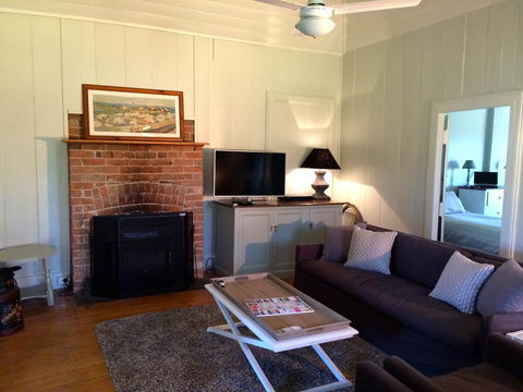 Old Schoolmaster's Cottage On The Barrington River - Darwin Holiday 2