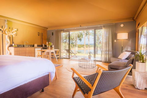 Olio Bello Lakeside Glamping - Darwin Holiday 1