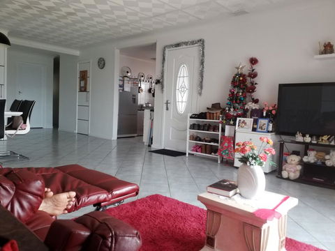 ON THE ESTUARY - Darwin Holiday 0