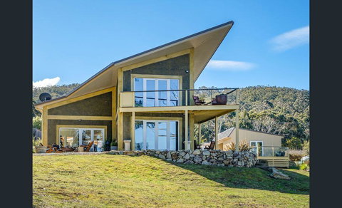 On The Huon River - Darwin Holiday 0