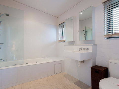 One Mile Ridge', 12a/26 One Mile Close - Stunning Views, Air Con, Infinity Pool - Darwin Holiday 2