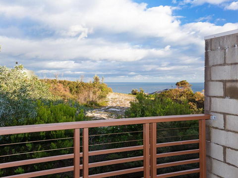 One Mile Ridge', 12a/26 One Mile Close - Stunning Views, Air Con, Infinity Pool - Darwin Holiday 0