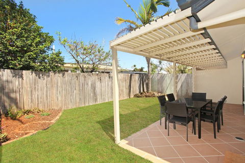 Oomoo 27b - 4 BDRM Townhouse - Close To Beaches - Darwin Holiday 1