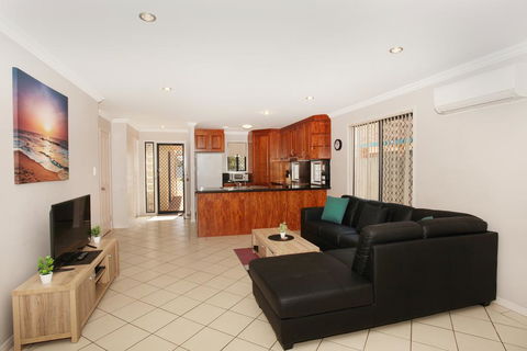 Oomoo 27b - 4 BDRM Townhouse - Close To Beaches - Darwin Holiday 3