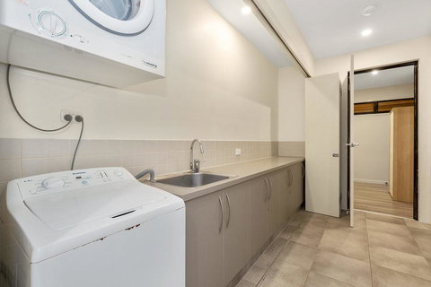 Orchid On Kamala - Darwin Holiday 1