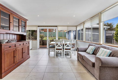 Oscars Pet Friendly Beach House, 14 Tomaree Road - Darwin Holiday 2