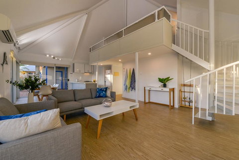 Osprey Holiday Village Unit 106 - Trendy 3 Bedroom Holiday Villa With A Pool In The Complex - Darwin Holiday 0